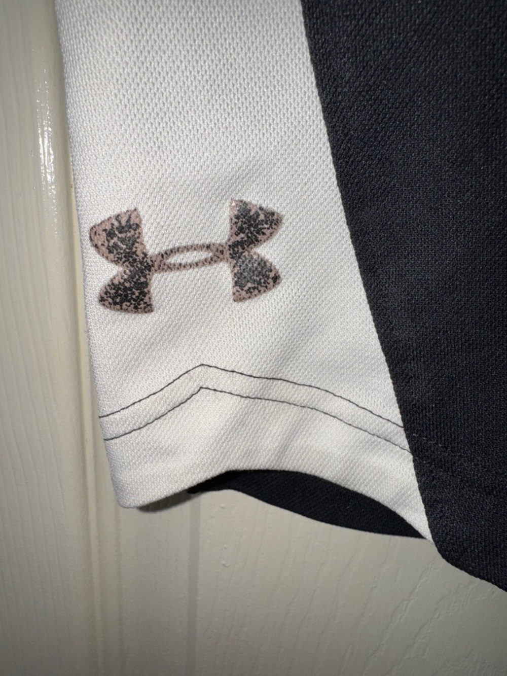 Under Armour Black with White Side-Panel Men's Athletic Shorts 3XL Loose fit. - Picture 3 of 6